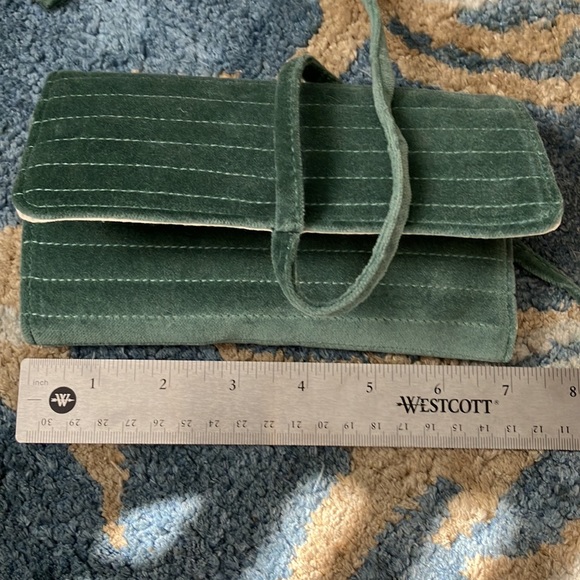 Sézane sage velvet jewelry wrap pouch - Picture 7 of 9